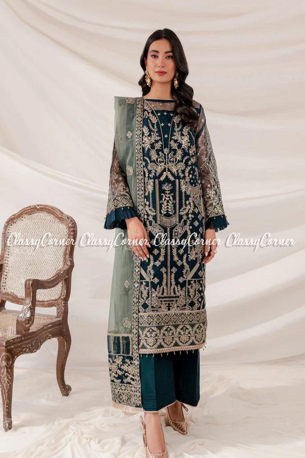 Pakistani wedding costumes for women