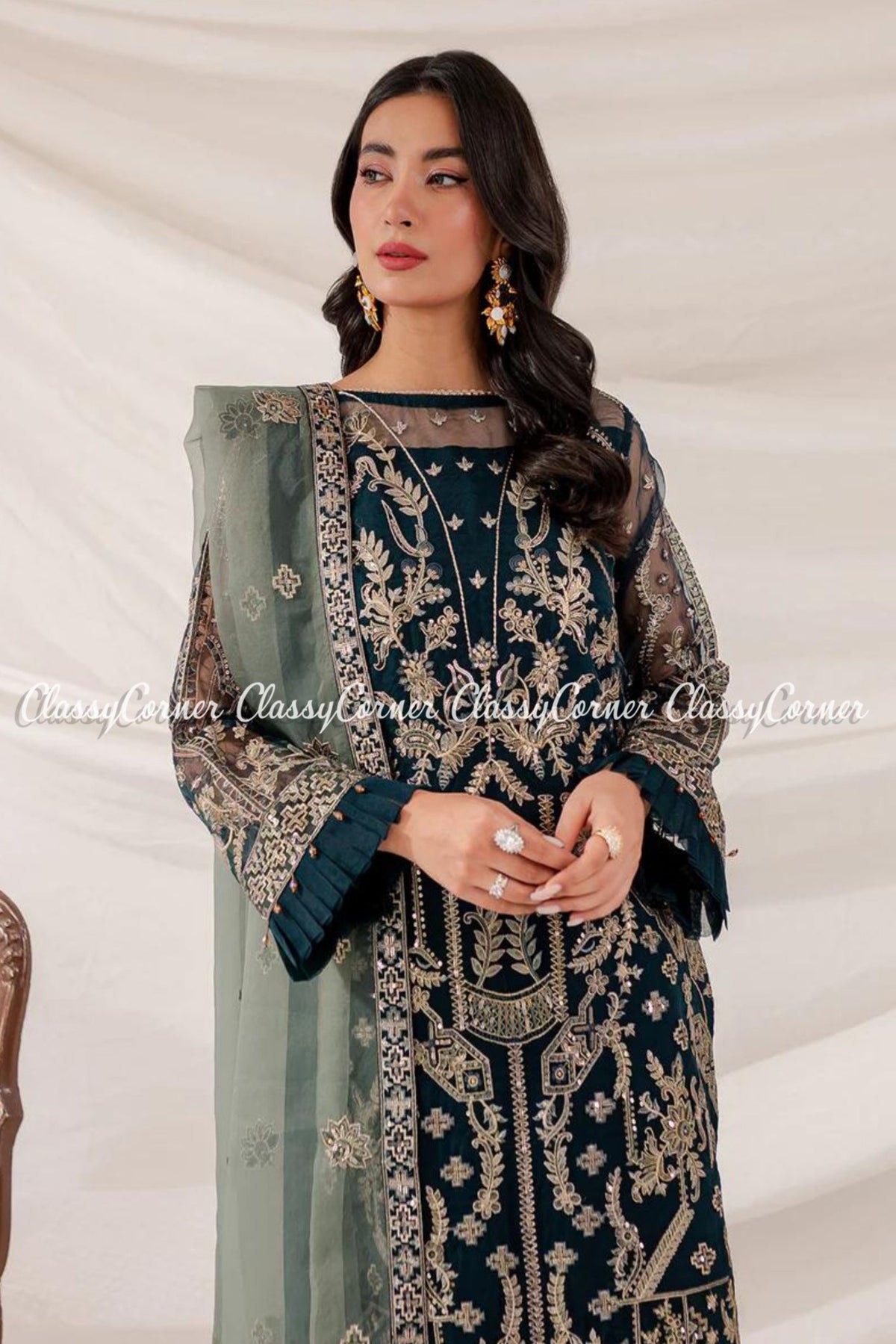 Pakistani wedding costumes for women