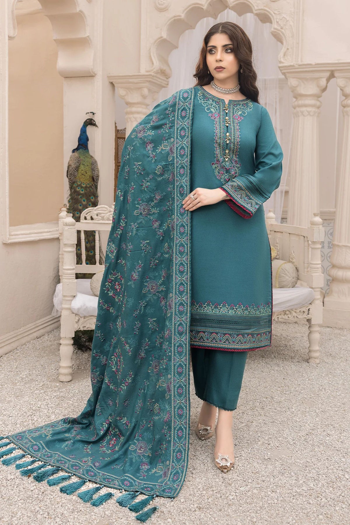 Latest Pakistani Readymade Suits Online