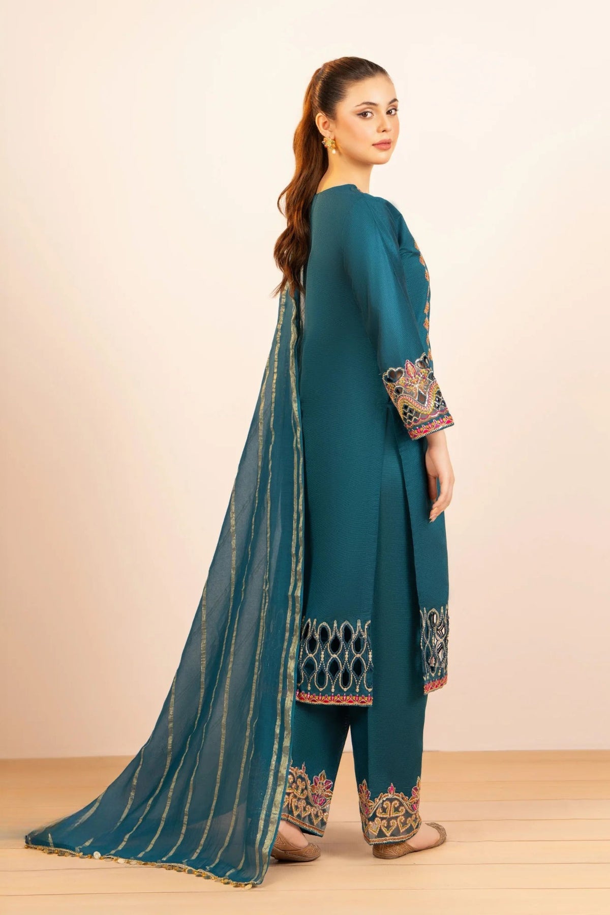 Pakistani Formal Party Outfits 